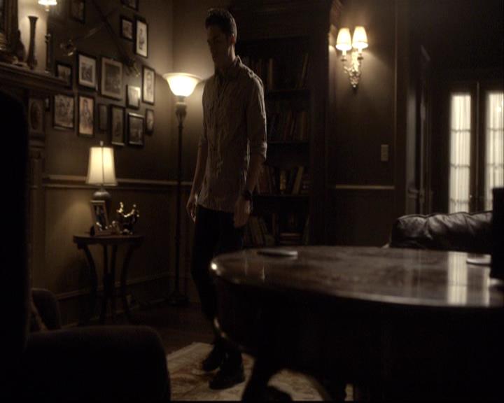 VampireDiariesWorld-dot-org_2x02BraveNewWorld1933.jpg