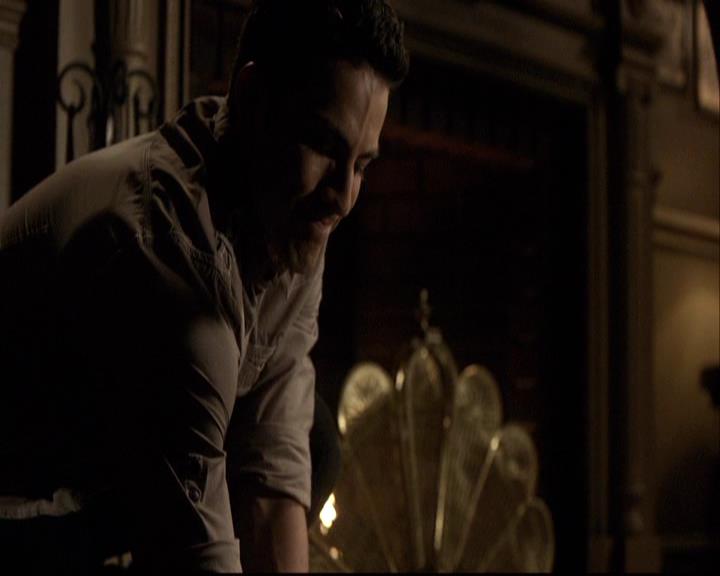 VampireDiariesWorld-dot-org_2x02BraveNewWorld1944.jpg