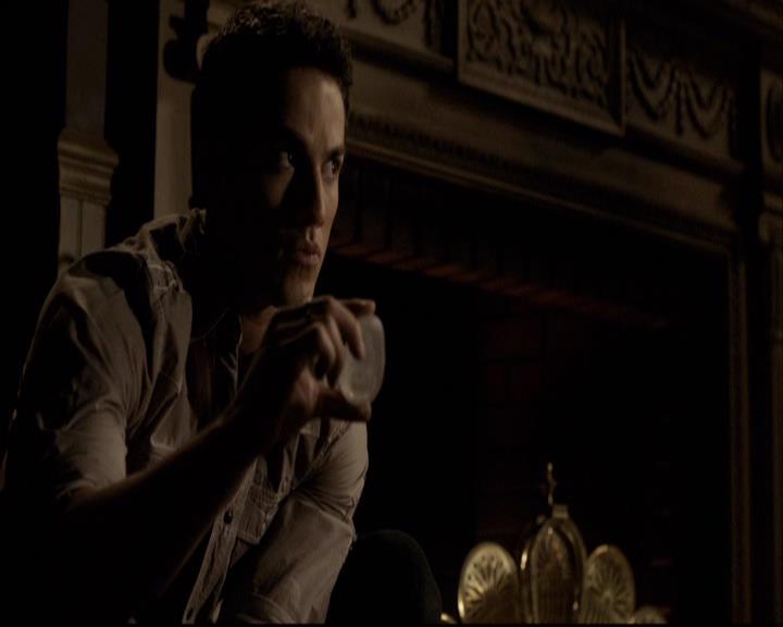 VampireDiariesWorld-dot-org_2x02BraveNewWorld1970.jpg