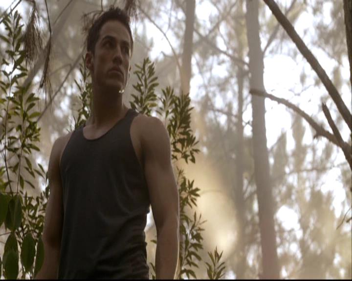 VampireDiariesWorld-dot-org_2x03BadMoonRising0092.jpg