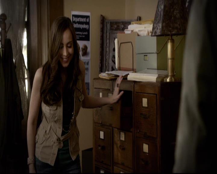 VampireDiariesWorld-dot-org_2x03BadMoonRising0600.jpg