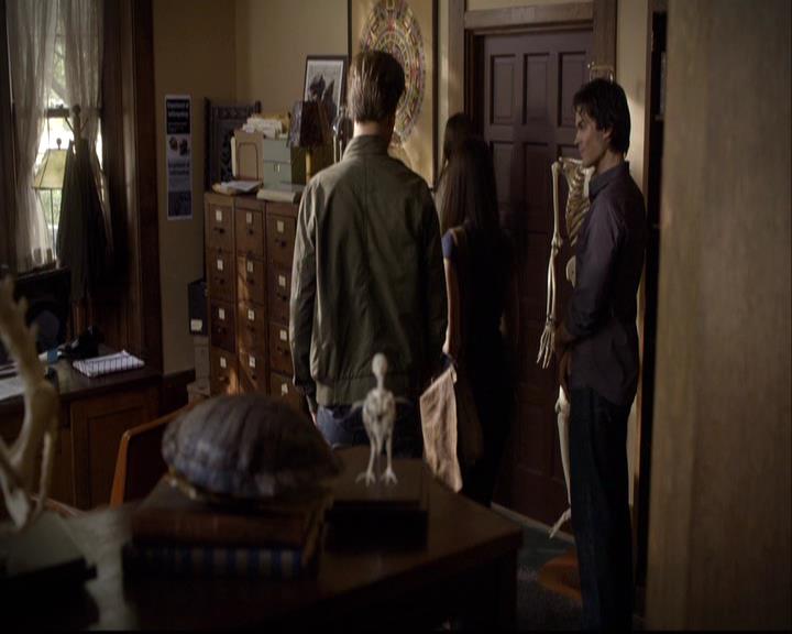 VampireDiariesWorld-dot-org_2x03BadMoonRising0633.jpg