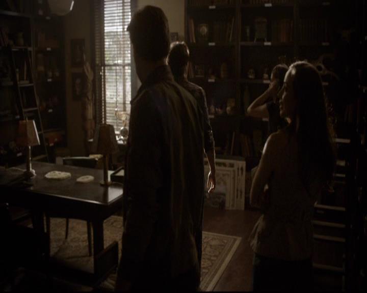 VampireDiariesWorld-dot-org_2x03BadMoonRising0642.jpg