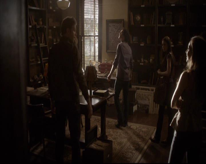 VampireDiariesWorld-dot-org_2x03BadMoonRising0644.jpg