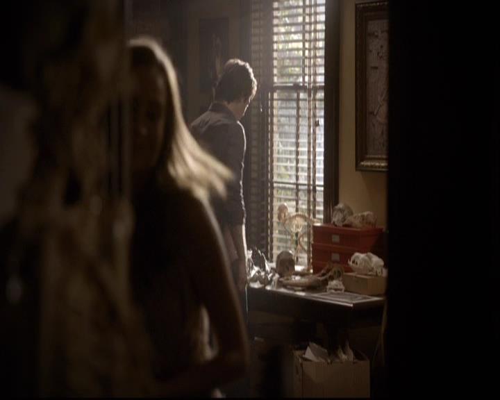 VampireDiariesWorld-dot-org_2x03BadMoonRising0648.jpg