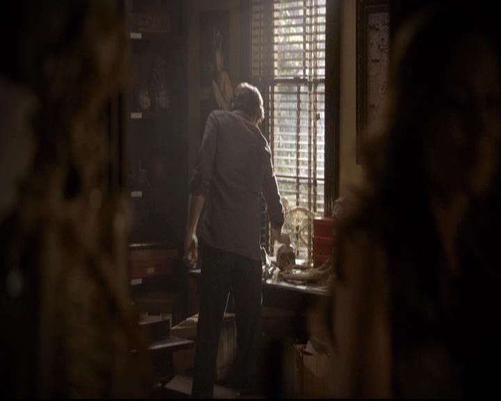 VampireDiariesWorld-dot-org_2x03BadMoonRising0649.jpg