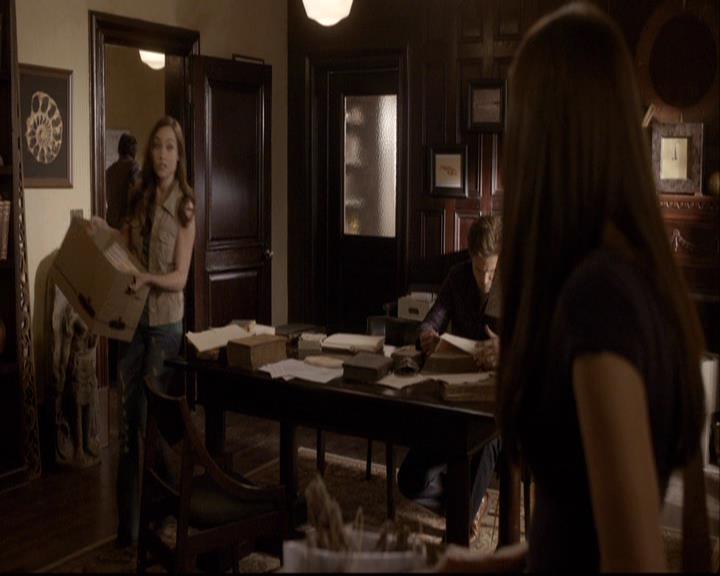 VampireDiariesWorld-dot-org_2x03BadMoonRising0875.jpg