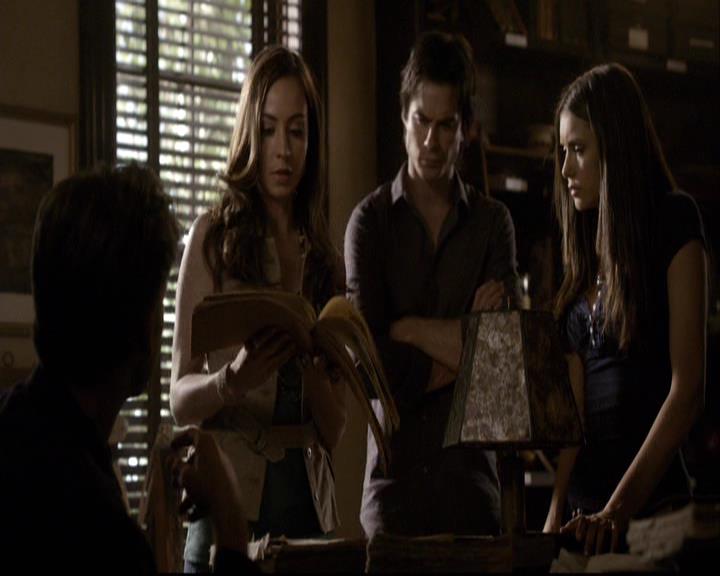 VampireDiariesWorld-dot-org_2x03BadMoonRising1102.jpg