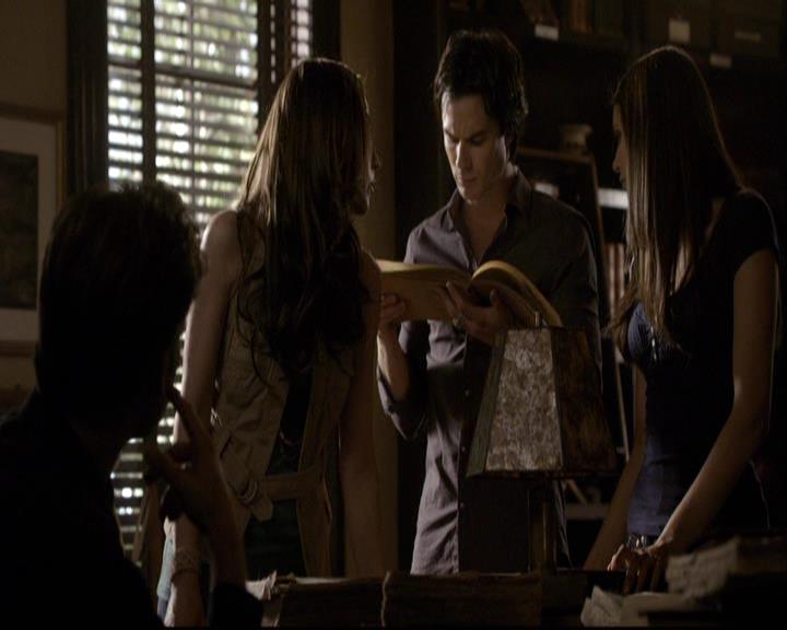 VampireDiariesWorld-dot-org_2x03BadMoonRising1110.jpg