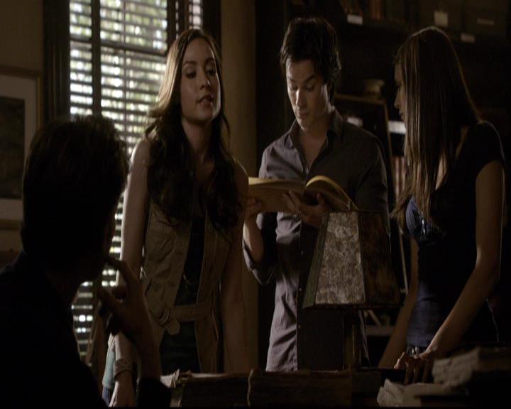 VampireDiariesWorld-dot-org_2x03BadMoonRising1111.jpg