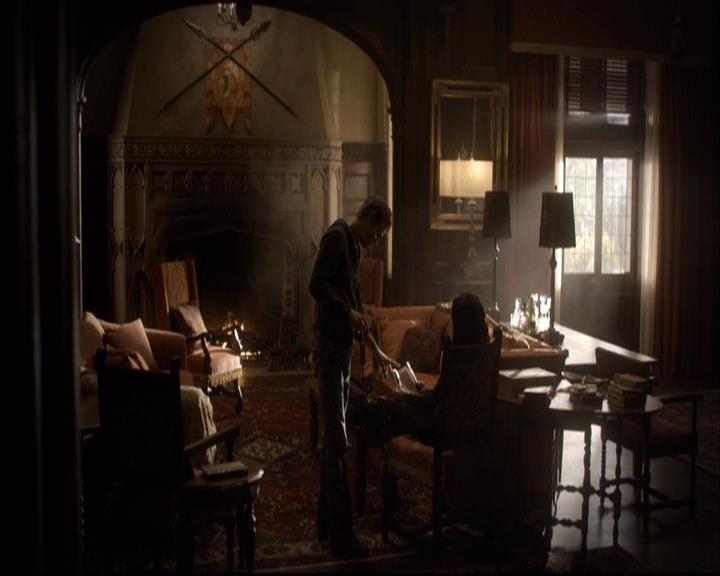 VampireDiariesWorld-dot-org_2x04MemoryLane0305.jpg