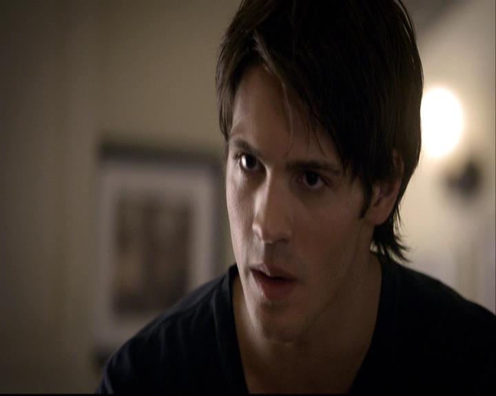 VampireDiariesWorld-dot-org_2x07Masquerade0154.jpg