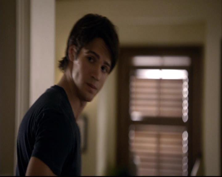 VampireDiariesWorld-dot-org_2x07Masquerade0174.jpg