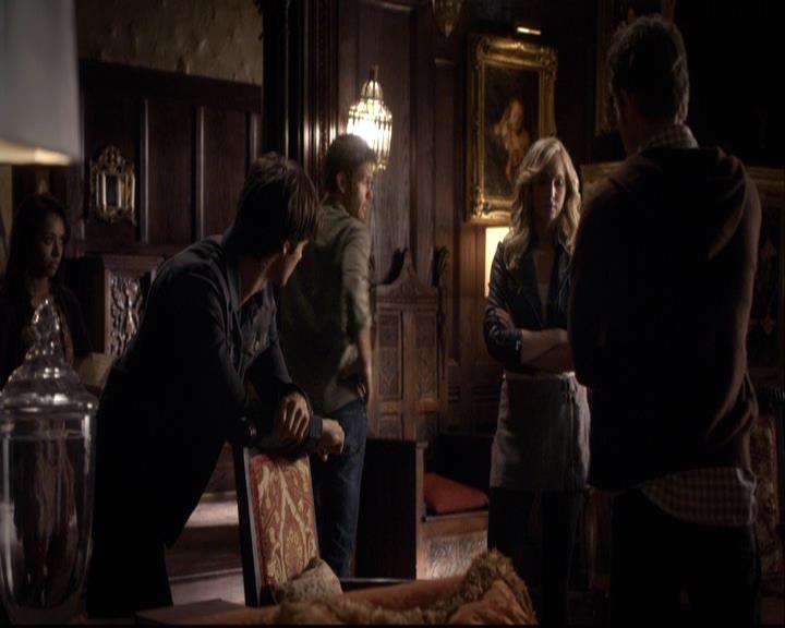 VampireDiariesWorld-dot-org_2x07Masquerade0404.jpg