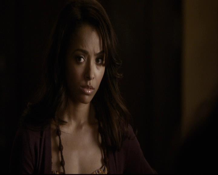 VampireDiariesWorld-dot-org_2x07Masquerade0427.jpg