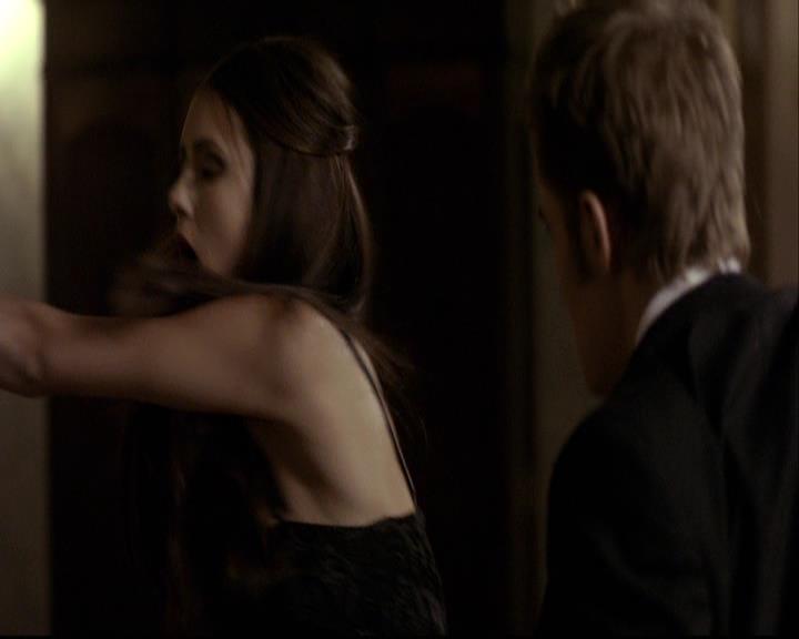 VampireDiariesWorld-dot-org_2x07Masquerade1309.jpg