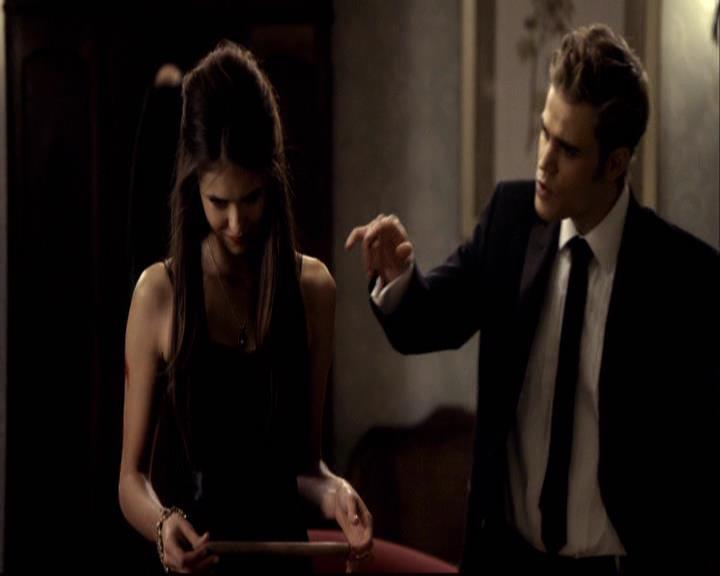 VampireDiariesWorld-dot-org_2x07Masquerade1610.jpg