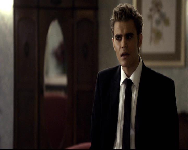 VampireDiariesWorld-dot-org_2x07Masquerade1631.jpg