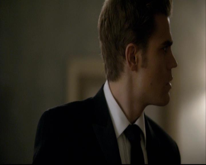 VampireDiariesWorld-dot-org_2x07Masquerade1844.jpg