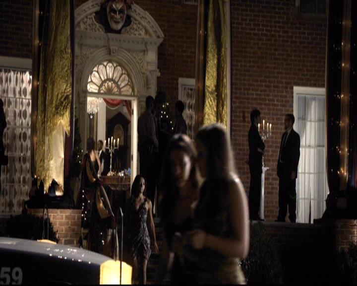 VampireDiariesWorld-dot-org_2x07Masquerade1944.jpg