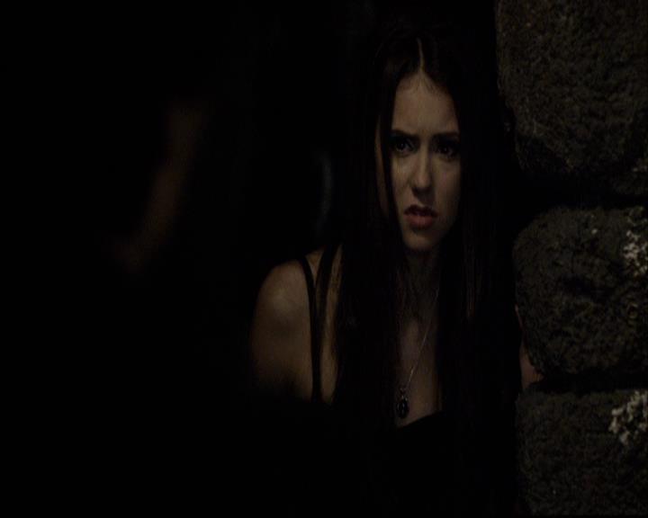 VampireDiariesWorld-dot-org_2x07Masquerade2216.jpg
