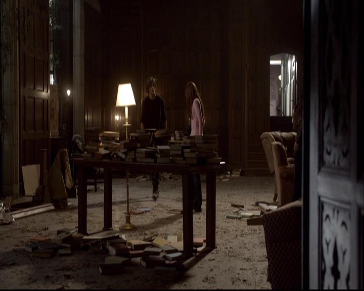 VampireDiariesWorld-dot-org_2x08Rose1058.jpg