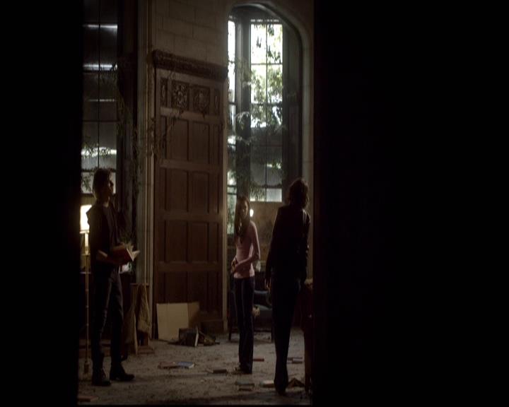 VampireDiariesWorld-dot-org_2x08Rose1079.jpg
