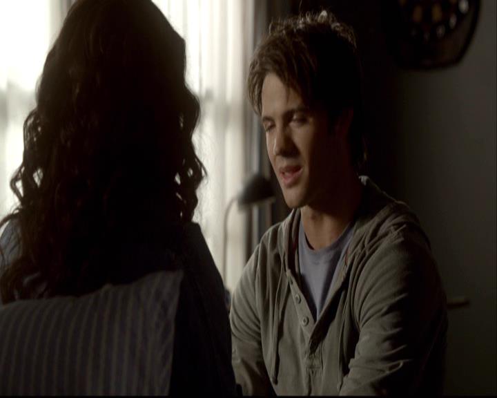 VampireDiariesWorld-dot-org_2x08Rose1175.jpg