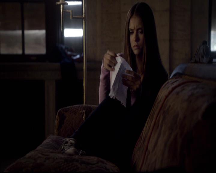VampireDiariesWorld-dot-org_2x08Rose1192.jpg
