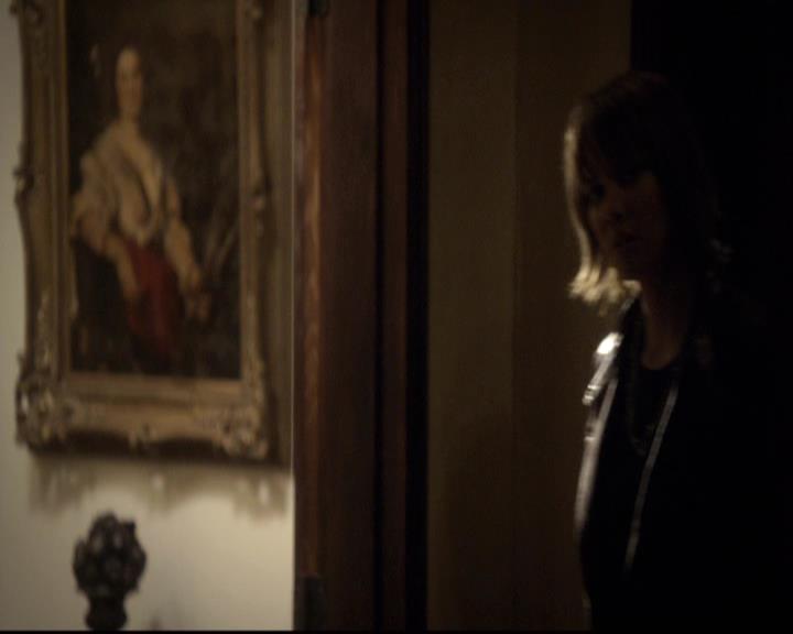 VampireDiariesWorld-dot-org_2x08Rose2068.jpg