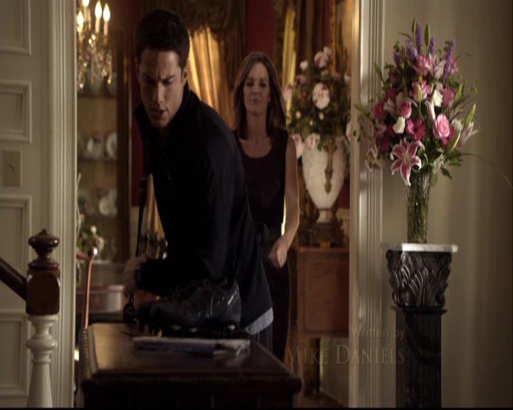 VampireDiariesWorld-dot-org_2x11ByTheLightOfTheMoon0241.jpg