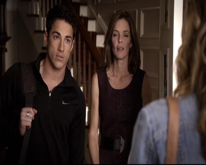 VampireDiariesWorld-dot-org_2x11ByTheLightOfTheMoon0259.jpg