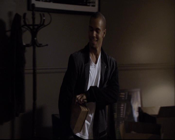 VampireDiariesWorld-dot-org_2x11ByTheLightOfTheMoon1796.jpg