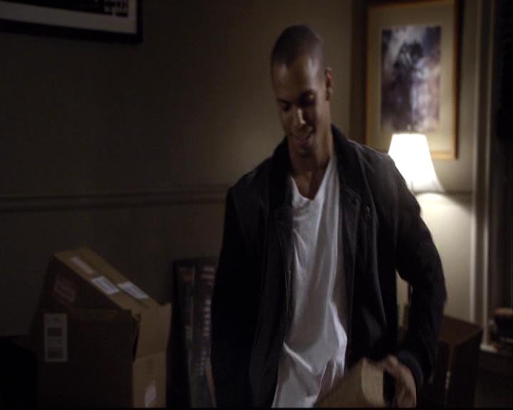 VampireDiariesWorld-dot-org_2x11ByTheLightOfTheMoon1797.jpg