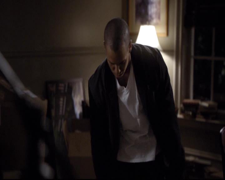 VampireDiariesWorld-dot-org_2x11ByTheLightOfTheMoon1798.jpg