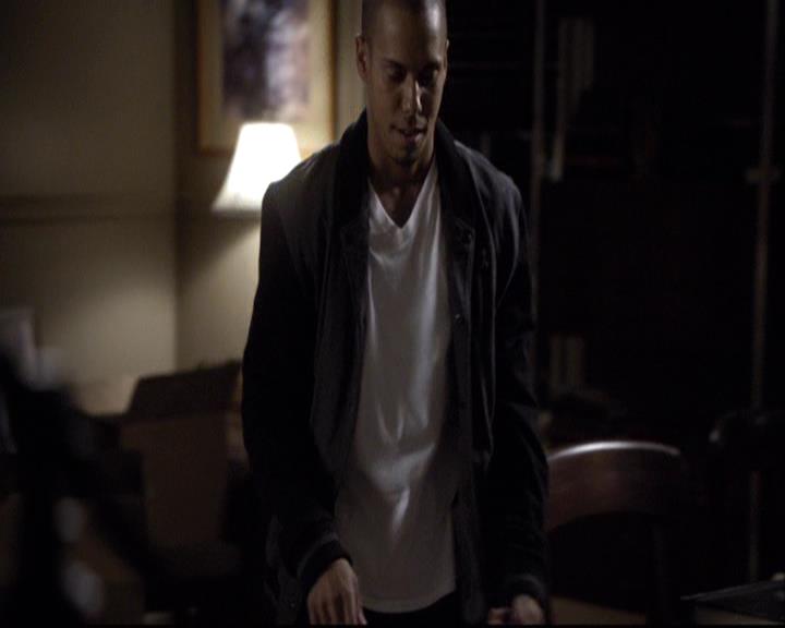 VampireDiariesWorld-dot-org_2x11ByTheLightOfTheMoon1799.jpg
