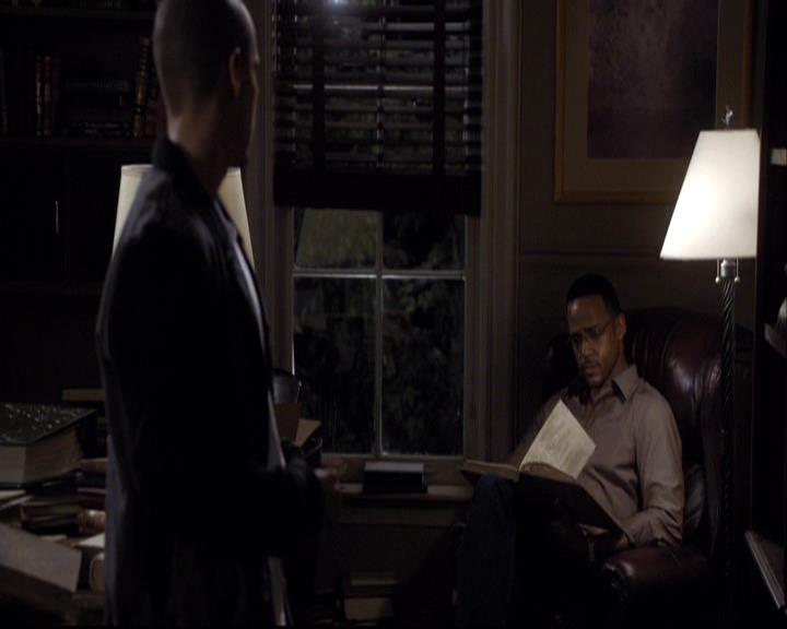 VampireDiariesWorld-dot-org_2x11ByTheLightOfTheMoon1803.jpg