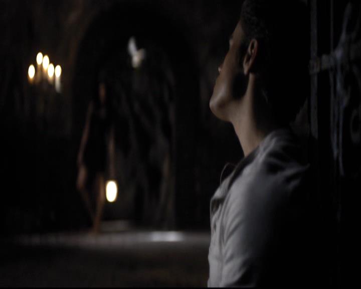 VampireDiariesWorld-dot-org_2x11ByTheLightOfTheMoon1845.jpg