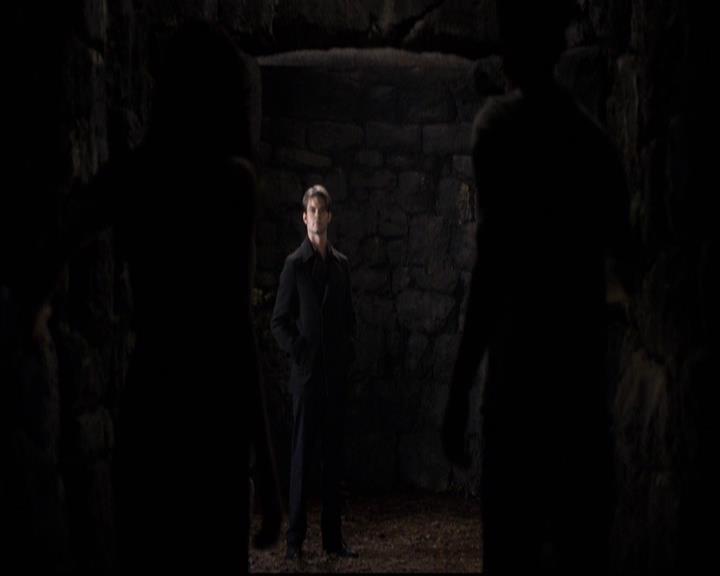 VampireDiariesWorld-dot-org_2x11ByTheLightOfTheMoon1939.jpg