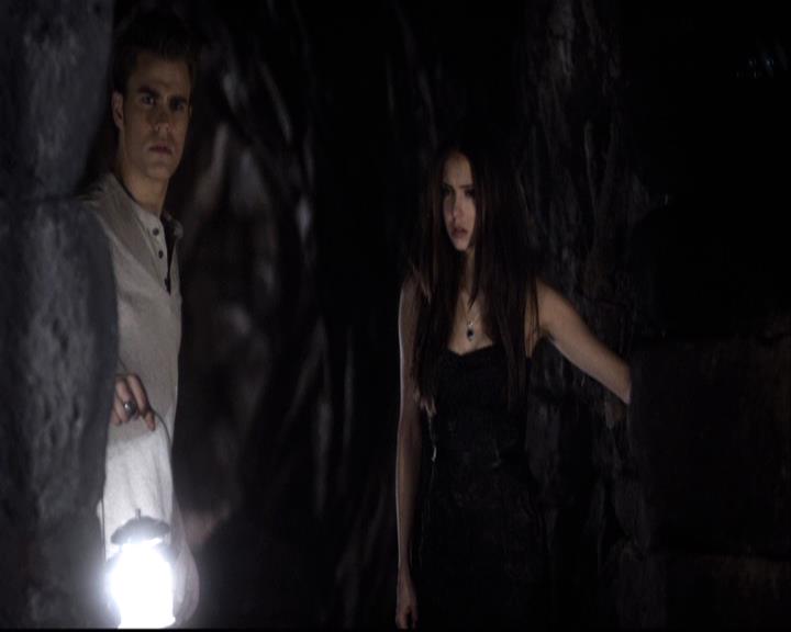 VampireDiariesWorld-dot-org_2x11ByTheLightOfTheMoon1951.jpg