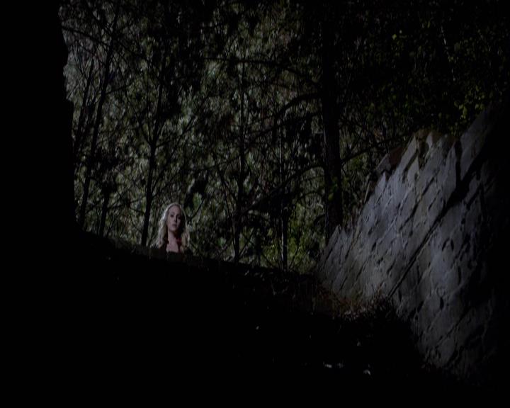 VampireDiariesWorld-dot-org_2x11ByTheLightOfTheMoon2048.jpg