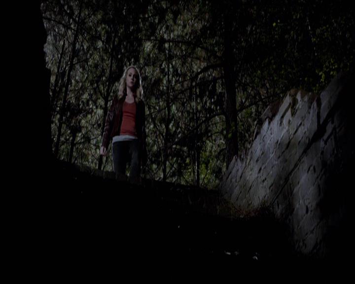 VampireDiariesWorld-dot-org_2x11ByTheLightOfTheMoon2051.jpg