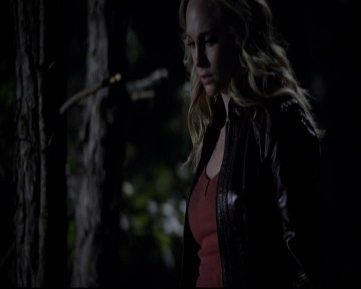 VampireDiariesWorld-dot-org_2x11ByTheLightOfTheMoon2055.jpg