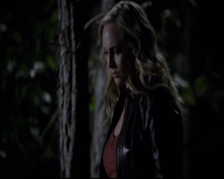 VampireDiariesWorld-dot-org_2x11ByTheLightOfTheMoon2056.jpg