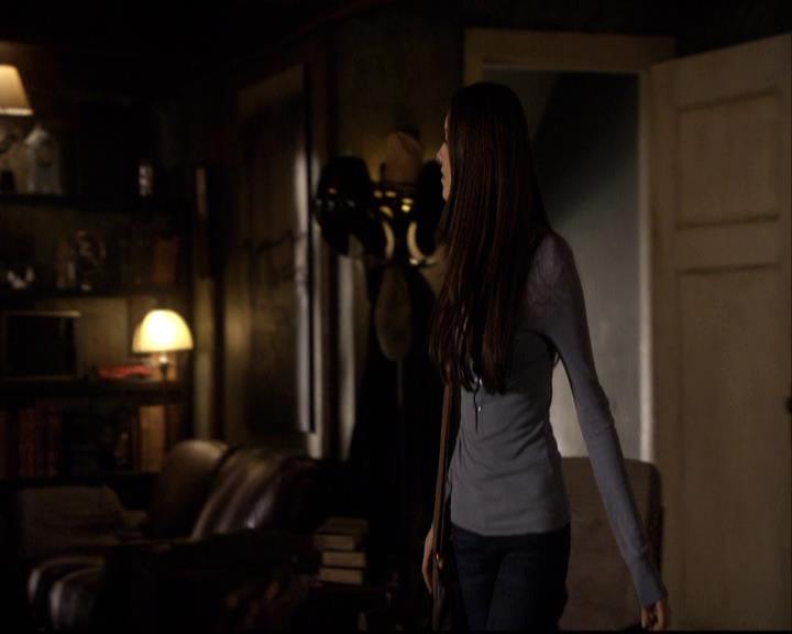 VampireDiariesWorld-dot-org_2x12TheDecent0105.jpg