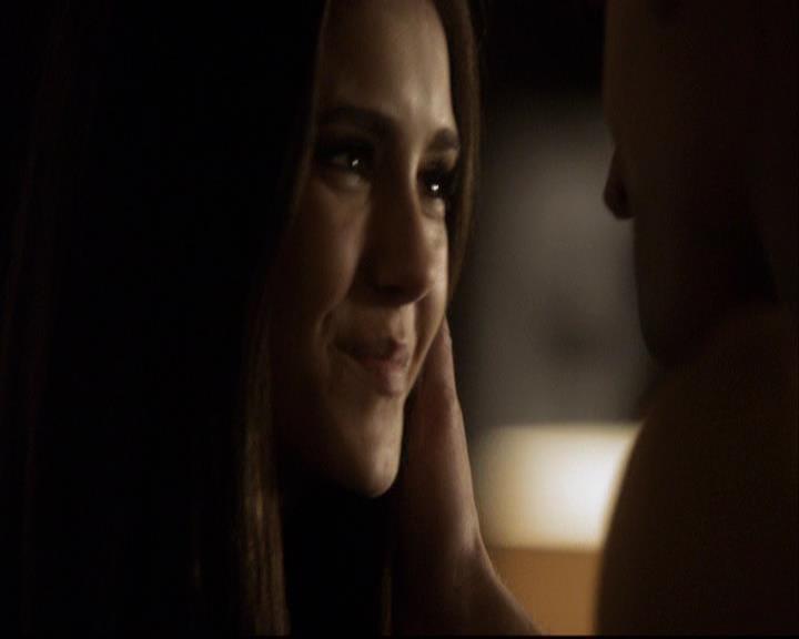 VampireDiariesWorld-dot-org_2x12TheDecent0125.jpg