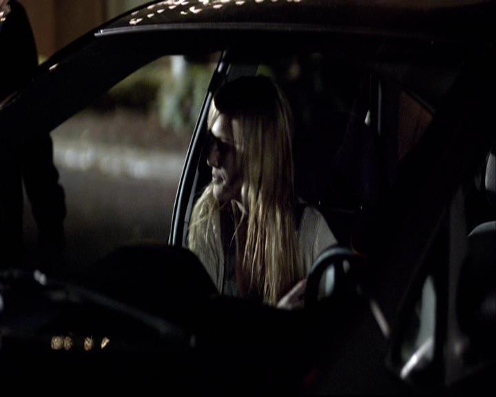 VampireDiariesWorld-dot-org_2x12TheDecent1364.jpg