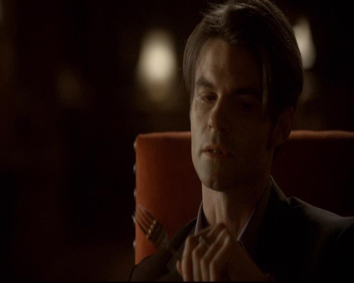 VampireDiariesWorld-dot-org_2x15TheDinnerParty1429.jpg