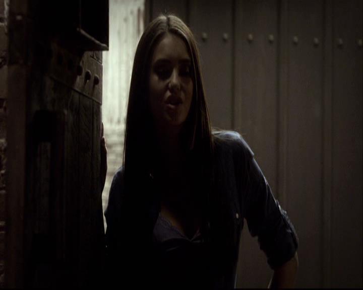 VampireDiariesWorld-dot-org_2x16TheHouseGuest0240.jpg