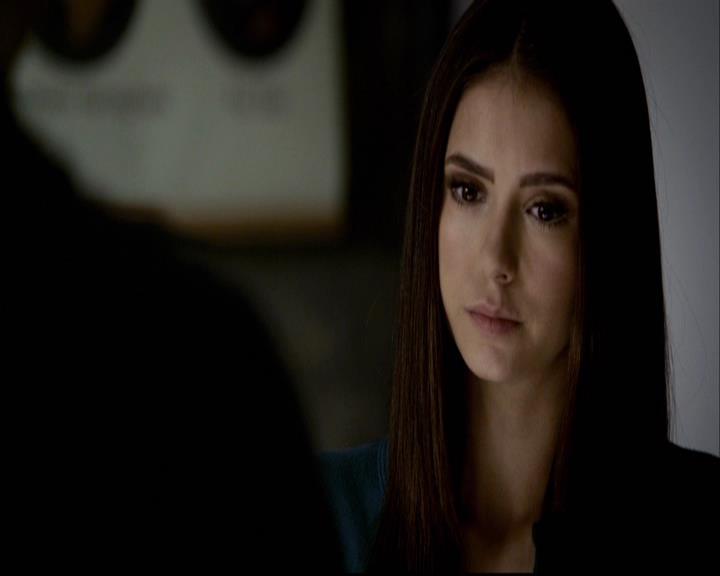 VampireDiariesWorld-dot-org_2x16TheHouseGuest0404.jpg